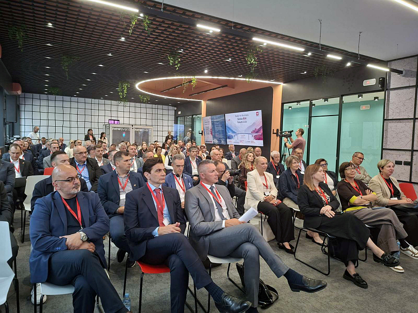 САРАЈЕВО, 11. ЈУНА /СРНА/ - У Сарајеву jе данас одржан пословни форум Швајцарска-БиХ који jе пружиo прилику за повезивање привредних субјеката, институција и пословних лидера, као и  представљање успјешних примјера економске сарадње двије земље.