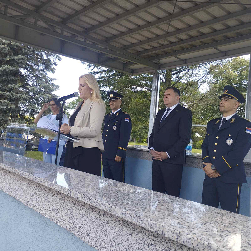 БАЊАЛУКА, 12. ЈУНА /СРНА/ - Српски члан предсједништва БиХ Жељка Цвијановић у обраћању присутима на свечаности поводом промоције 188 матураната Средње школе унутрашњих послова у Залужанима код Бањалуке.