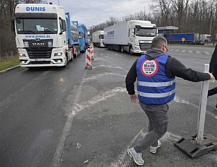 ПРЕКИНУТА БЛОКАДА ГРАНИЧНИХ ПРЕЛАЗА, ДАЈЕ СЕ ШАНСА РАЗГОВОРУ