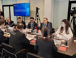 СВЕ ШТО ЈЕ УРАЂЕНО НА УСПОСТАВЉАЊУ САРАДЊЕ УРАЂЕНО ЈЕ ЗАХВАЉУЈУЋИ ПОЛИТИЦИ МИЛОРАДА ДОДИКА