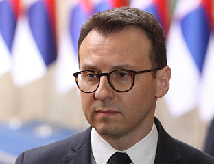 НЕПРИМЈЕРЕНЕ ЧЕСТИТКЕ КУРТИЈУ ИЗ ЕУ, СРПСКА ЛИСТА ИЗЛОЖЕНА ПОЛИТИЧКОМ ИНЖЕЊЕРИНГУ