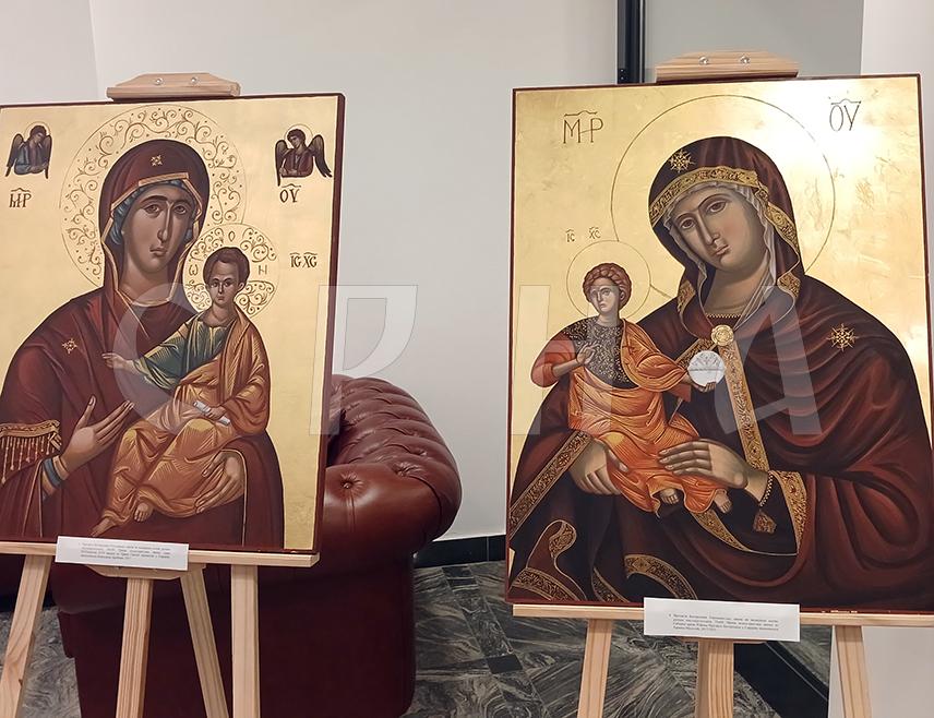 ИСТОЧНО НОВО САРАЈЕВО, 15. МАРТА /СРНА/ - У Источном Новом Сарајеву вечерас је отворена изложба радова полазника Школе иконописа Православног центра за младе Митрополије дабробосанске "Свети Петар Сарајевски" поводом обиљежавања 30 година од егзодуса Срба из Сарајева и 22 године од погрома Срба на Косову и Метохији.