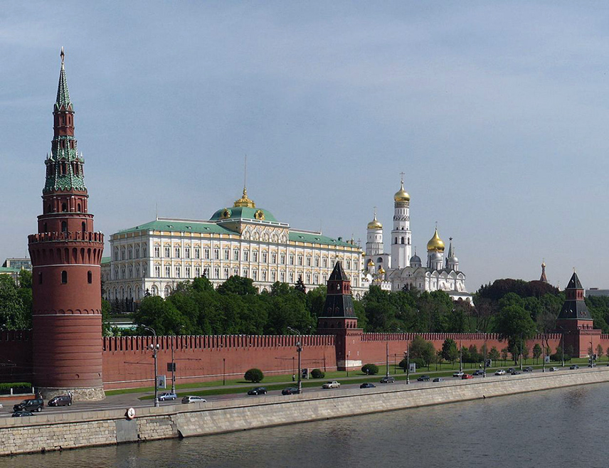 МОСКВА, 16. МАРТА /СРНА-Ројтерс/ - Кремљ одбацује извјештај листа "Фајнаншел тајмс", који наводи да је мировни процес у Украјини прекинут јер је предсједник САД Доналд Трамп усредсређен на новонасталу ситуацију на Блиском истоку, рекао је портпарол Кремља Дмитриј Песков.