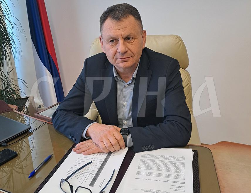 БАЊАЛУКА, 16. МАРТА /СРНА/ - Министар привреде и предузетништва Републике Српске Раденко Бубић рекао Срни је да Приједлогом закона о подстицајима у привреди Српске Влада и ресорно министарство настоје да подрже прерађивачку индустрију у Српској јер запошљава највише радника.