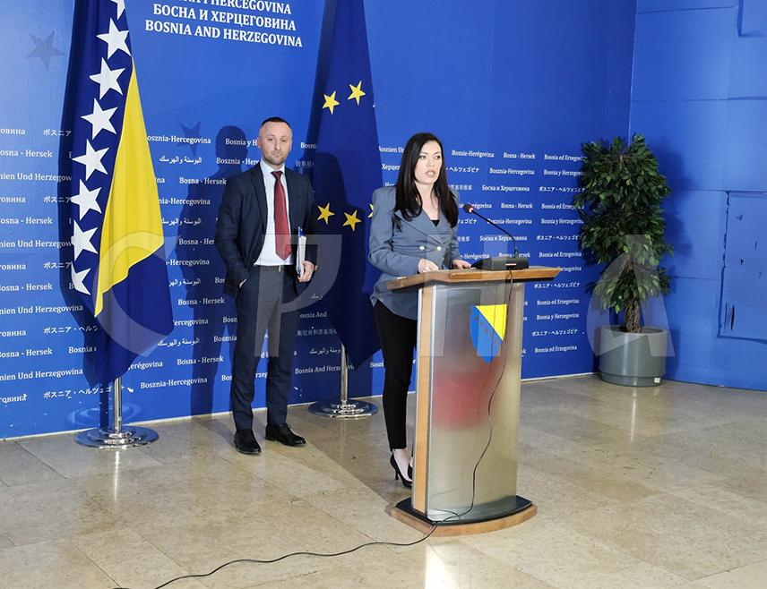 SARAJEVO, MARCH 16 /SRNA/ – A journalist from a FBiH-based media outlet verbally attacked the head of the SNSD caucus Sanja Vulić and MP Milorad Kojić while they were commenting on the fact that, during the debate on the Bill on Amendments to the Law on Excise Duties in BiH, a remark "Get lost, you are geniuine Chetniks" was heard in the press room.
