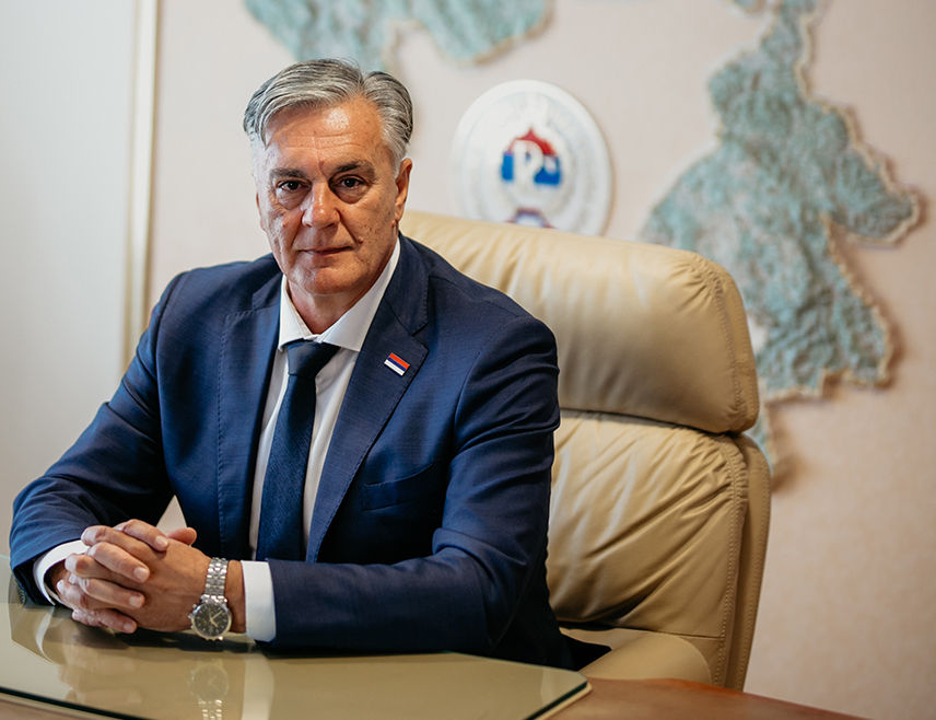 БАЊАЛУКА, 19. МАРТА /СРНА/ - Предсједник Републике Српске Синиша Каран честитао је Рамазански бајрам вјерницима исламске вјероисповијести у Републици Српској и БиХ, са жељом да празнични дани учврсте вриједности уважавања и поштовања различитости међу свим људима.