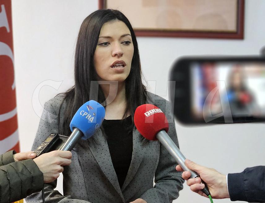САРАЈЕВО, 19. МАРТА /СРНА/ - Шеф Клуба посланика СНСД-а у Представничком дому Парламентарне скупштине БиХ Сања Вулић рекла је Срни да Централна изборна комисија /ЦИК/ БиХ избором добављача опреме за изборни процес потврђује намјеру да покуша да прекраја изборну вољу грађана и ослаби Републику Српску.
