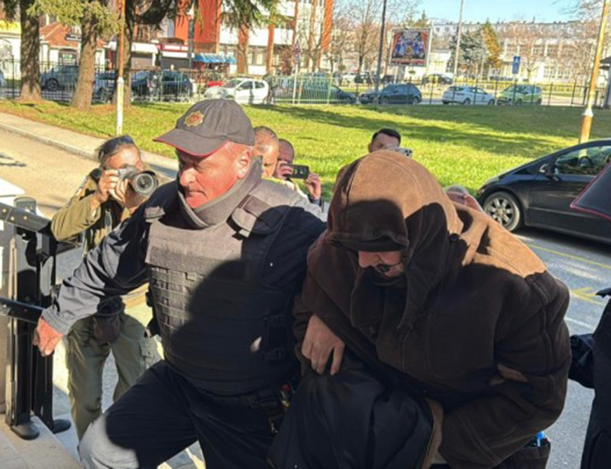 ПОДГОРИЦА, 3. АПРИЛА /СРНА/ - Основно државно тужилаштво у Никшићу подигло је оптужницу против бизнисмена и брата некадашњег предсједника Црне Горе Аце Ђукановића која га терети за неовлаштено посједовање веће количине оружја и муниције.