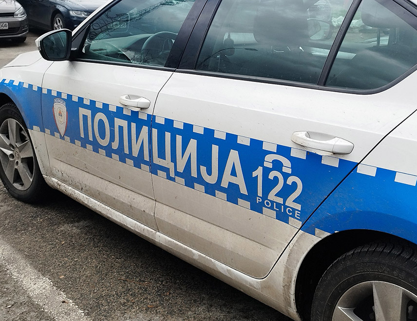 БАЊАЛУКА, 19. АПРИЛА /СРНА/ - На дионици Прњавор-Бањалука ауто-пута "9. јануар" у прекиду је одвијање саобраћаја због саобраћајне незгоде, саопштено је из Ауто-мото савеза Републике Српске.