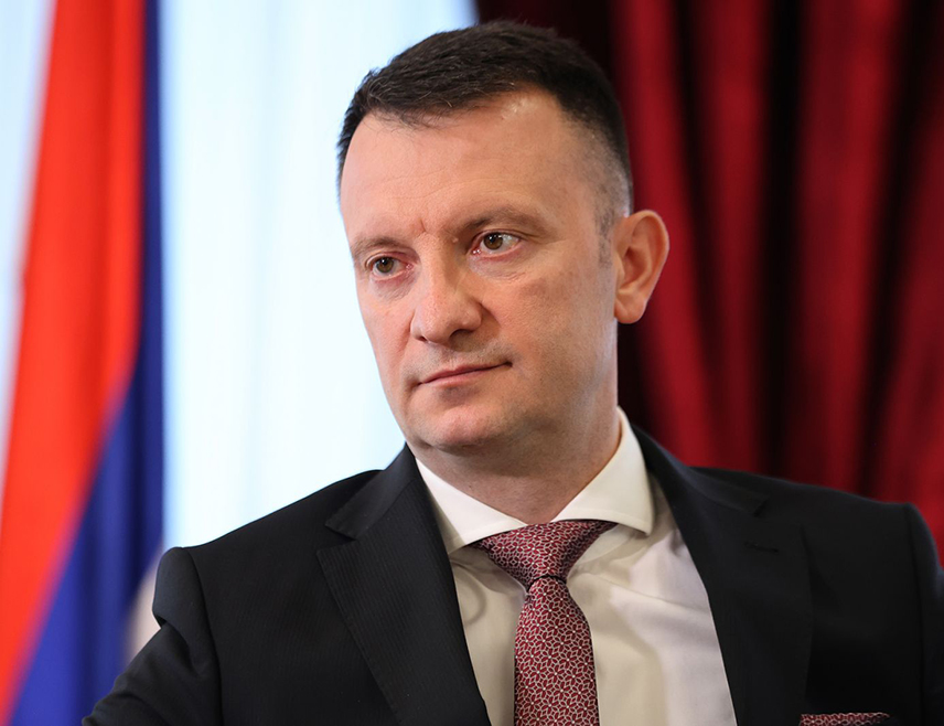 БАЊАЛУКА, 2. ЈУНА /СРНА/ - Предсједник бањалучког Градског одбора СНСД-а Горан Маричић изјавио је Срни да је командант Првог крајишког корпуса и некадашњи начелник Генералштаба Војске Републике Српске Момир Талић заслужио да једна од главних улица у Бањалуци добије назив по њему.