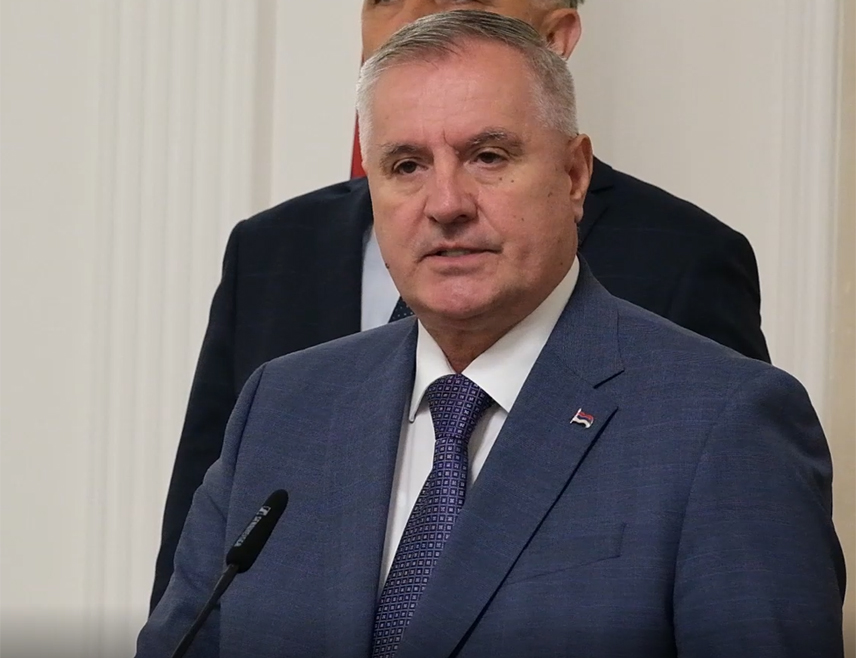 БАЊАЛУКА, 4. ЈУНА /СРНА/ - Потпредсједник СНСД-а Радован Вишковић изразио је наду да је у БиХ завршено са кориштењем такозваних бонских овлашћења и осталих ствари које Дејтонски споразум није дефинисао.