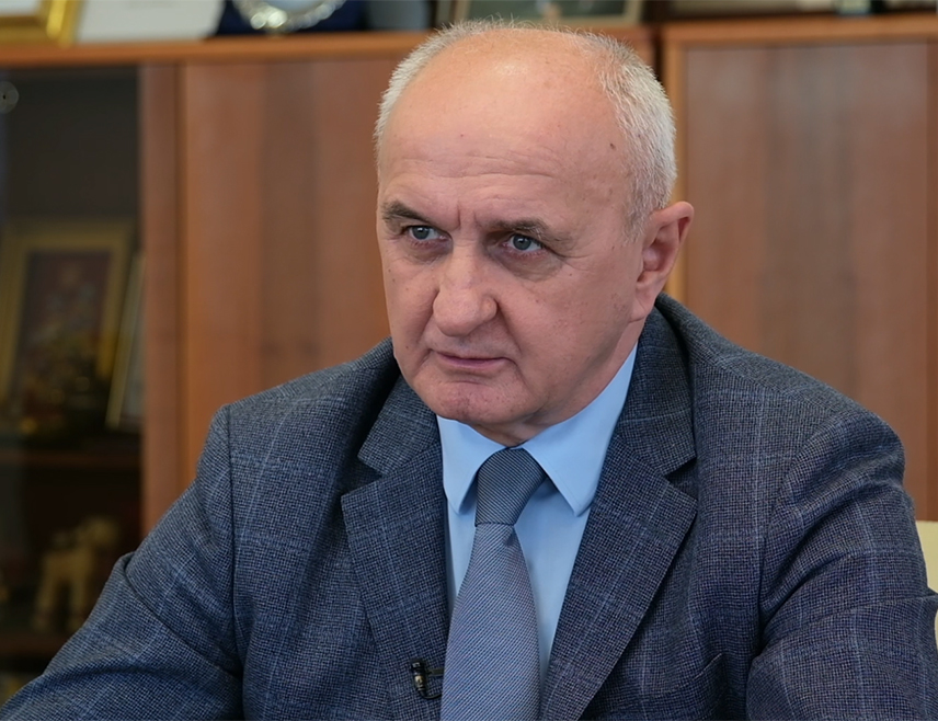 БАЊАЛУКА, 4. ЈУНА /СРНА/ - Лидер Социјалистичке партије Петар Ђокић оцијенио је да то што на данашњој сједници Савјета за споровођење мира у БиХ /ПИК/ није предложен високи представник може бити значајан и позитиван сигнал да је међународна заједница коначно постала свјесна да је та улога непотребна и превазиђена.