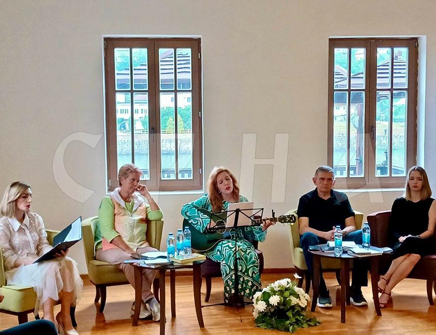 ВИШЕГРАД, 6. ЈУНА /СРНА/ – У Андрићграду је у оквиру програма 49. "Вишеградске стазе" одржано пјесничко вече које је окупило истакнуте пјеснике из региона, као и домаће књижевне ствараоце.