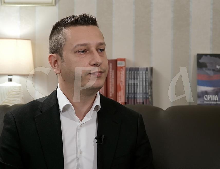 ИСTОЧНО САРАЈЕВО, 10. ЈУНА /СРНА/ - Замјеник министра одбране у Савјету министара Александар Гогановић поручио је министру одбране Зукану Хелезу да се распита колико је припадника Оружаних снага напустило просторију када им је саопштено да треба да учествују у промотивном споту подршке фудбалској репрезентацији БиХ.