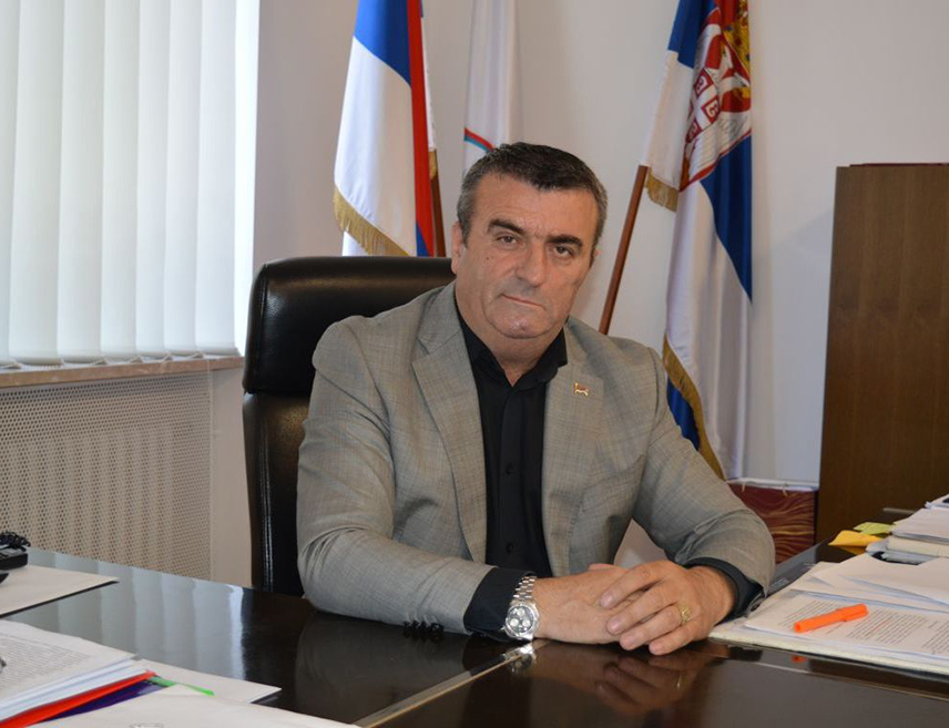САРАЈЕВО, 11. ЈУНА /СРНА/ - На суђењу начелнику општине Власеница Мирославу Краљевићу за говор у којем је исказао поштовање према Радовану Караџићу и Ратку Младићу указано је да је Тужилаштво БиХ тражило да се са друштвених мрежа издвоје искључиво негативни коментари који су уврштени у истражни материјал, иако је његово обраћање било у затвореном простору.