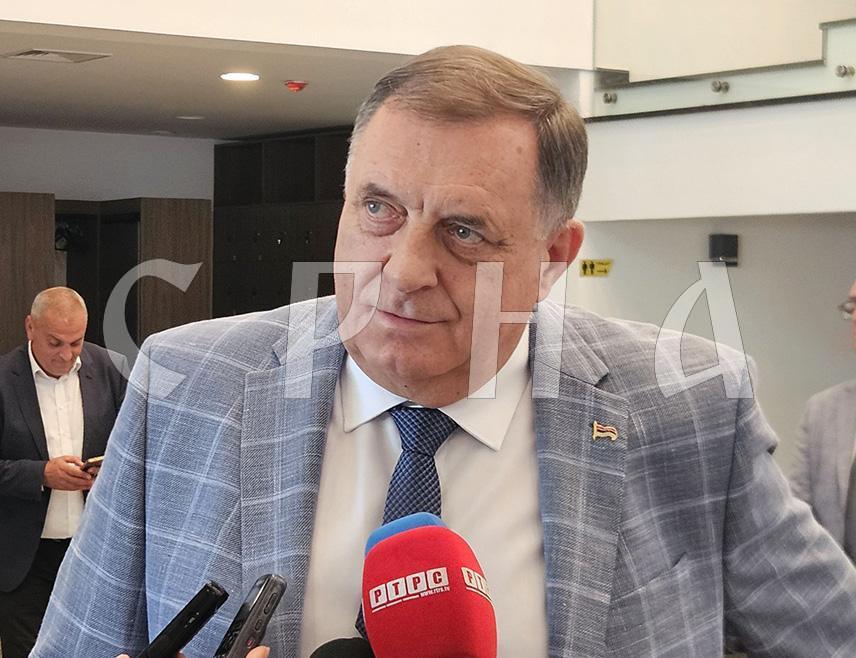BIJELJINA, JUNE 11 /SRNA/ – SNSD leader Milorad Dodik has stated this evening in Bijeljina that Republika Srpska is secure and that the goal is to improve the living standards of 400,000 families in Republika Srpska.