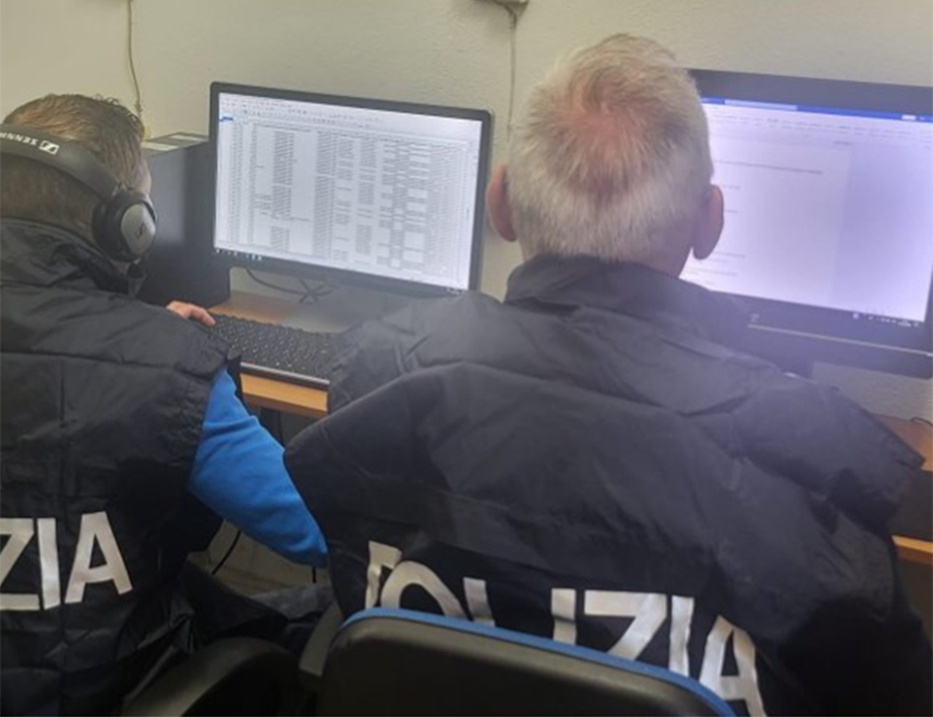 РИМ, 12. ЈУНА /СРНА-Ројтерс/ - Италијанска финансијска полиција открила је три илегална центра за дистрибуцију телевизије у Кротонеу, у Калабрији, на југу Италије, и заплијенила имовину вриједну око 650.000 евра, саопштили су надлежни органи.