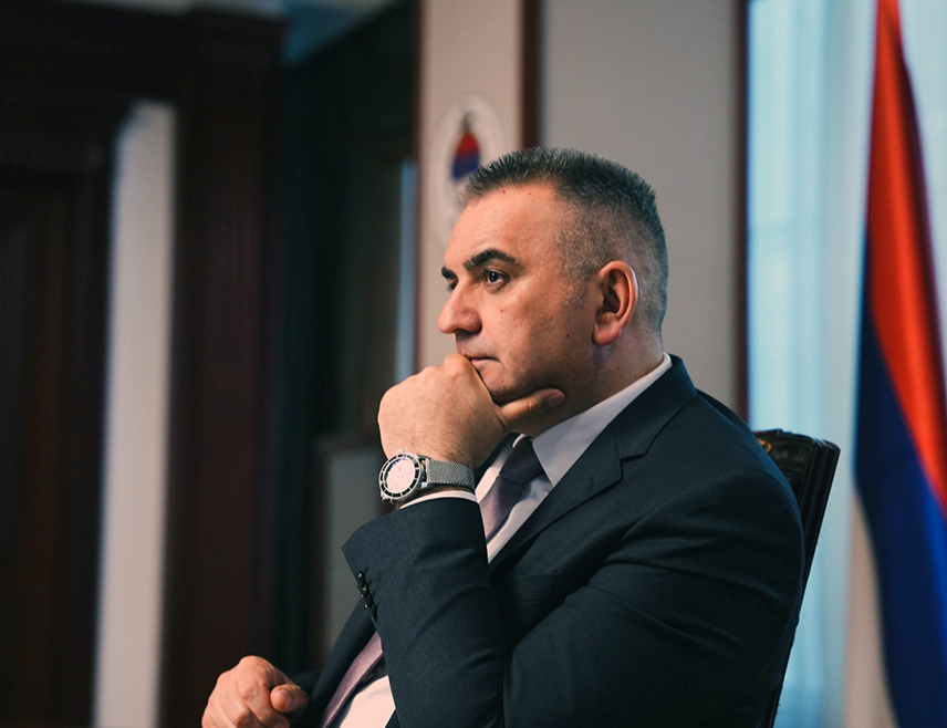 БИЈЕЉИНА, 12. ЈУНА /СРНА/ - Премијер Републике Српске Саво Минић изјавио је да је сигуран да су пред Српском још бољи дани јер се овдје ради и гради, те истакао да ће инвестиције од 6,6 милијарди до краја године достићи седам милијарди КМ.