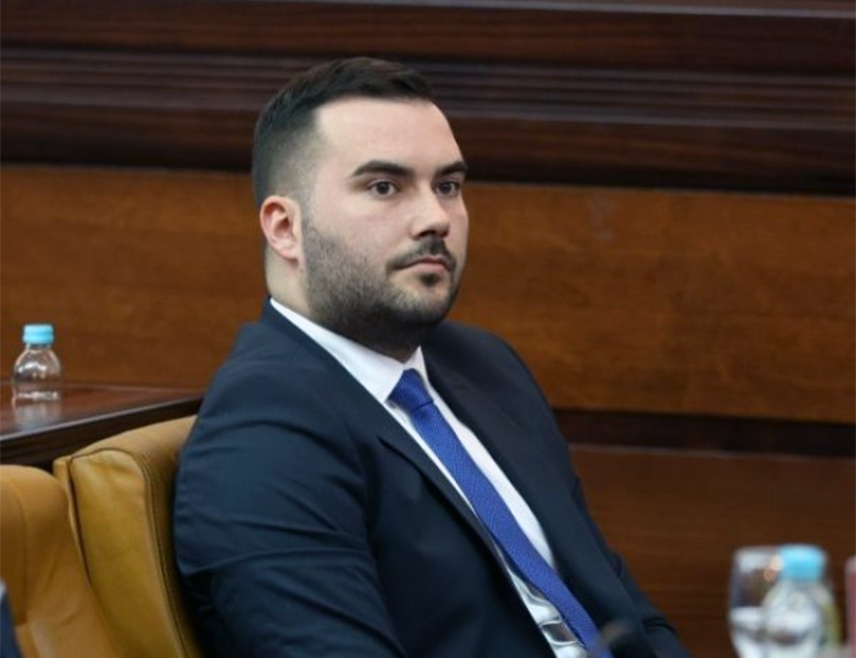 БАЊАЛУКА, 12. ЈУНА /СРНА/ - Одборник СНСД-а у Скупштини града Бањалука Богољуб Зељковић изјавио је да грађани Републике Српске посљедњих дана имају прилику да гледају још један покушај градоначелника Драшка Станивуковића да произведе политичку кризу тамо гдје је нема.