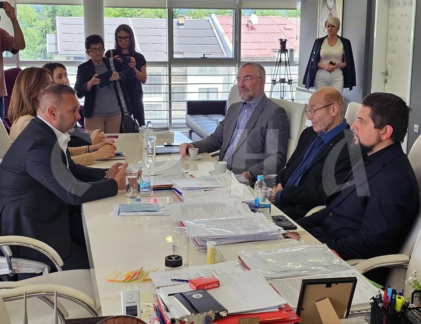 ISTOČNO SARAJEVO, JUNE 12 /SRNA/ – Renowned Israeli historian and Holocaust scholar Gideon Greif said that the suffering of Serbs in Sarajevo during the war in BiH must be discussed repeatedly and continuously, as it remains largely unknown internationally.
